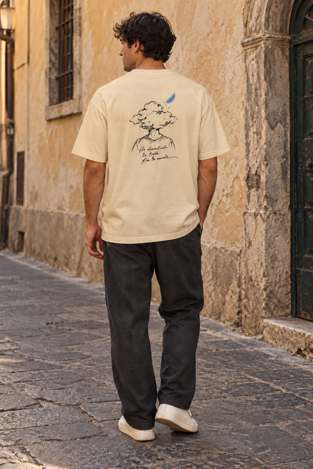 Tra le nuvole — T-shirt oversize 200 — retro — pietra — indossata