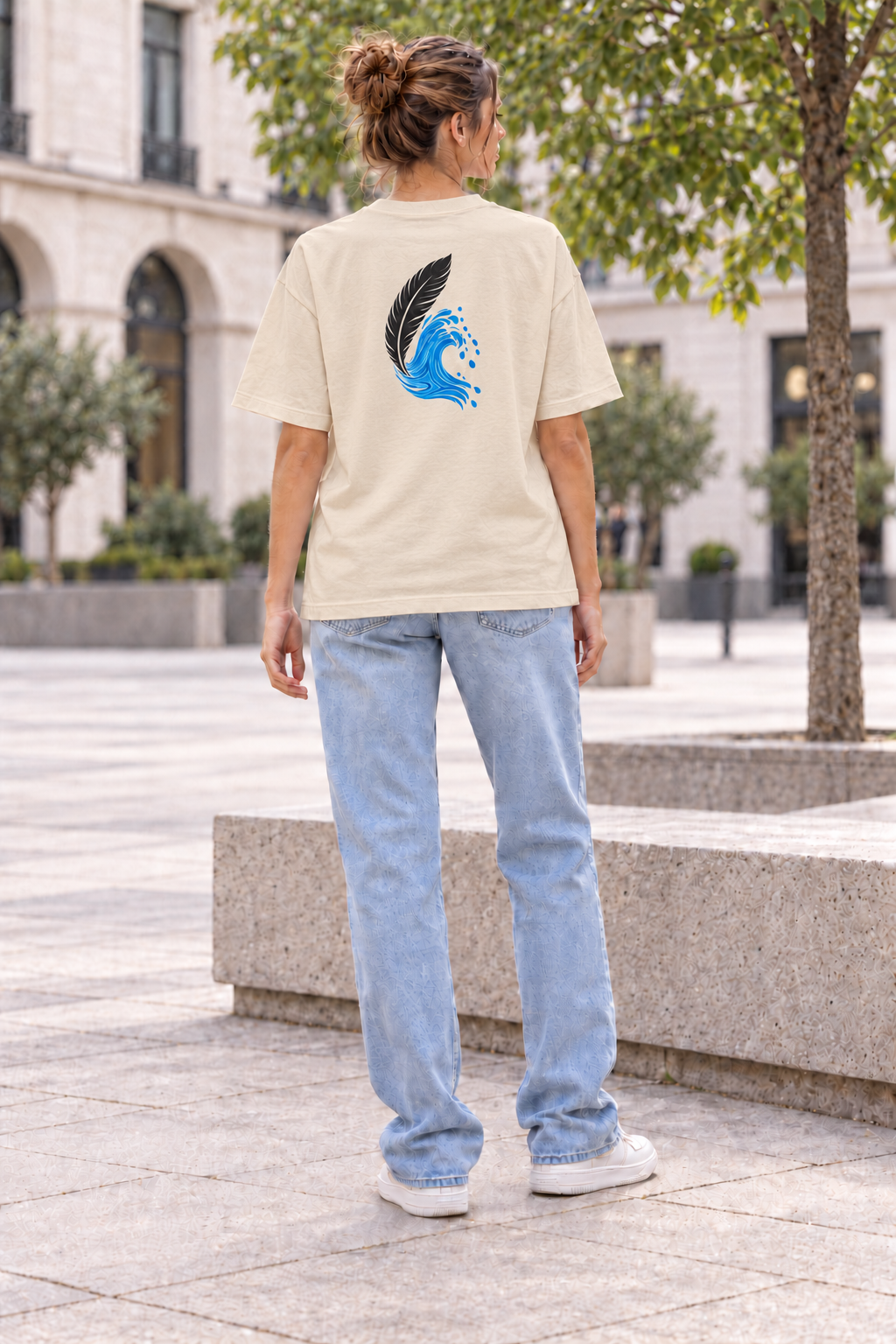 Piuma Onda — T-shirt oversize 200 — retro — pietra — indossata