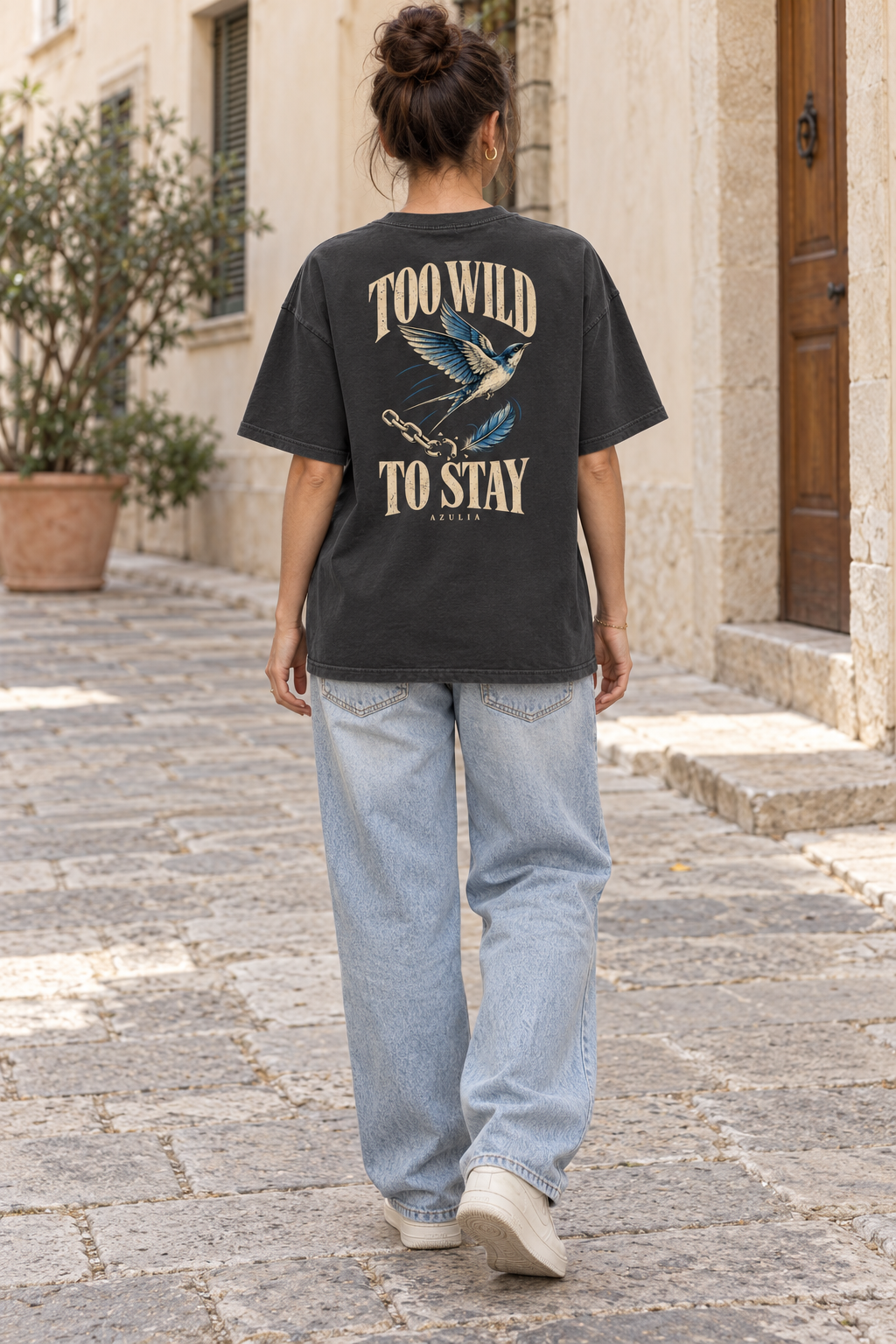 AZULIA catalogo Donna — Too Wild to Stay — T-shirt nera 240 — donna retro