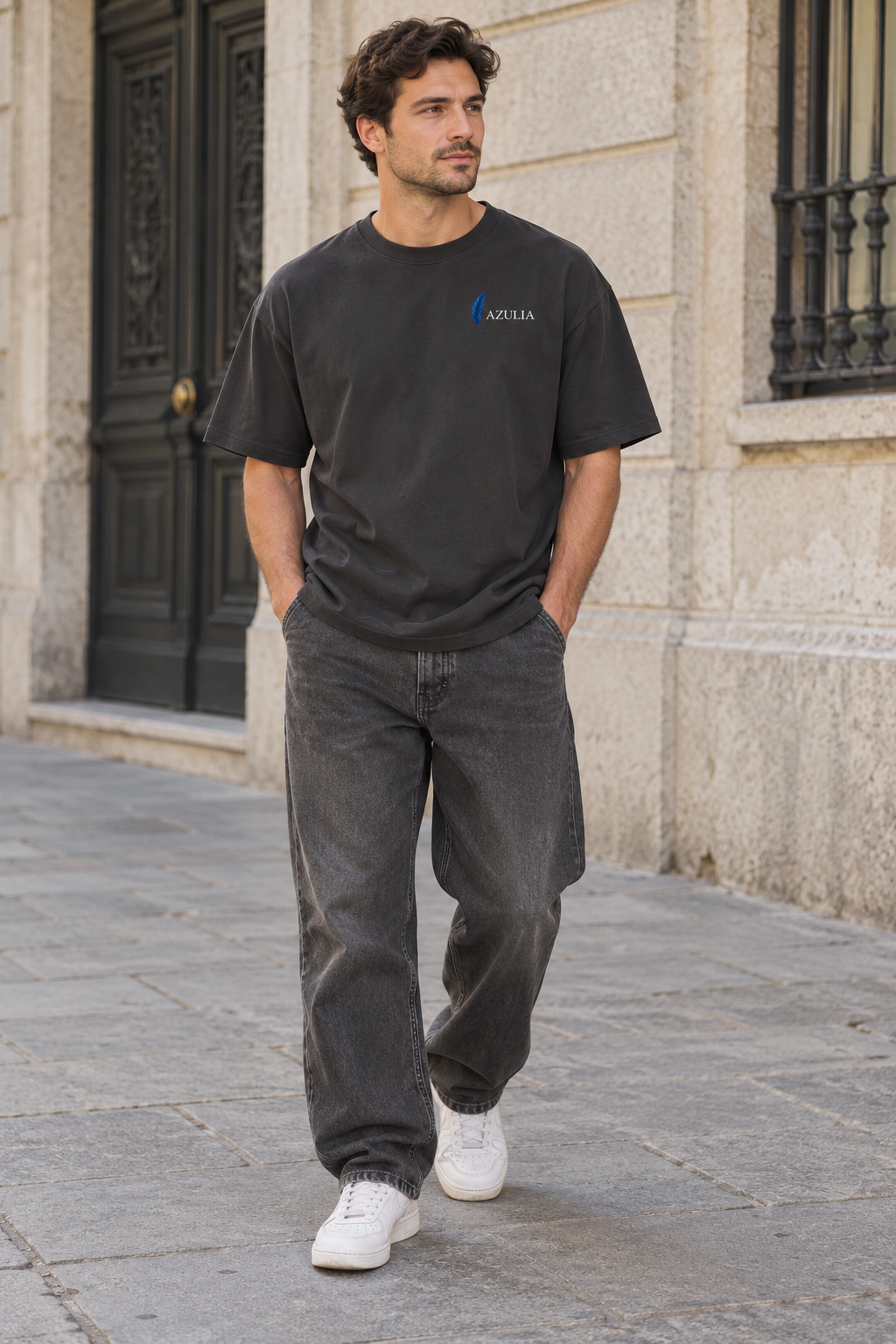 Too Wild to Stay — T-shirt nera 240 — uomo fronte con logo lato cuore